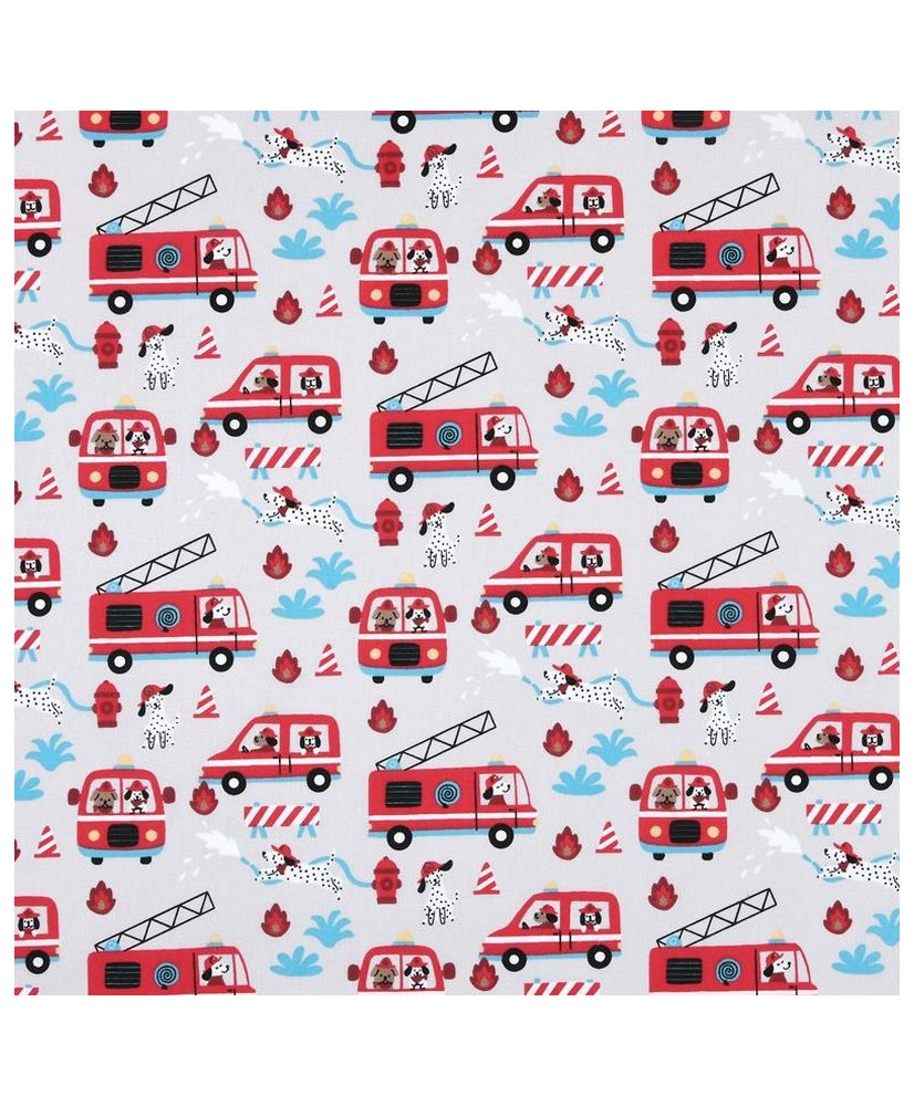 Tissu enfant à motif chiens pompiers colorés en action, imprimé ludique sur fond clair.